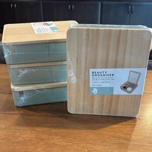 Beauty Organizer 4 pack - flip up mirror and 3 compartments each